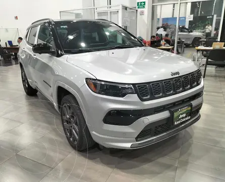 Jeep Compass High Altitude usado (2025) color plateado precio $731,400