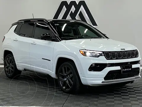 Jeep Compass High Altitude usado (2024) color plateado precio $469,999