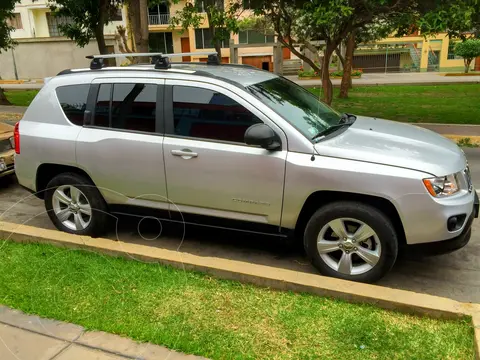 Jeep Compass  Sport usado (2013) color Plata precio u$s11,500