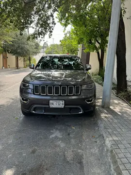 Jeep Grand Cherokee Limited Lujo 5.7L 4x4 usado (2017) color Gris financiado en mensualidades(enganche $147,567 mensualidades desde $10,755)