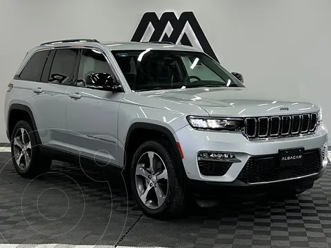 Jeep Grand Cherokee Limited 4x2 usado (2023) color plateado precio $779,999