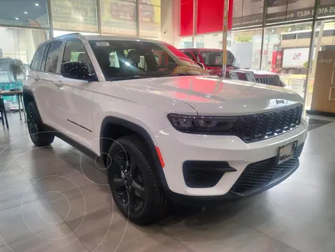 Jeep Grand Cherokee Altitude 4x2 usado (2025) color Blanco precio $1,189,900