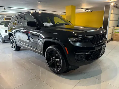 Jeep Grand Cherokee Altitude 4x2 nuevo color Negro Diamante precio $1,168,900