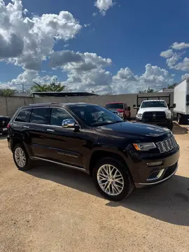 Jeep Grand Cherokee Summit 5.7L 4x4 usado (2017) color Marron precio $380,000