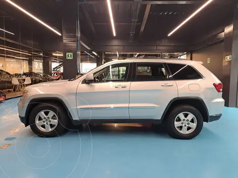 Jeep Grand Cherokee Laredo 4x2 3.6L V6 Lujo usado (2011) color plateado precio $222,000