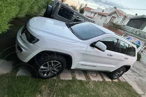 foto Jeep Grand Cherokee 3.6L Limited Full 4x4 usado (2017) color Blanco precio u$s35,000