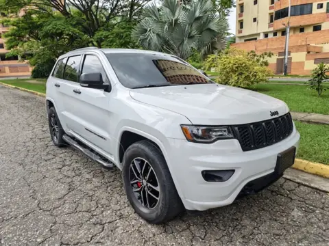 Jeep Grand Cherokee Laredo 4.7L Aut 4x4 usado (2017) color Blanco precio u$s48.000