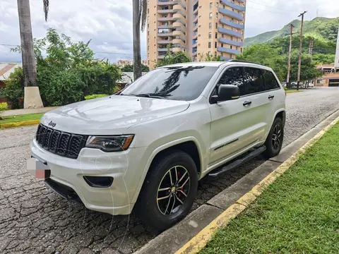 foto Jeep Grand Cherokee Laredo 4.7L Aut 4x4 usado (2017) color Blanco precio u$s45.000
