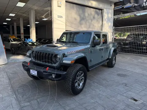 Jeep JT Mojave usado (2024) color Gris financiado en mensualidades(enganche $280,000 mensualidades desde $39,834)