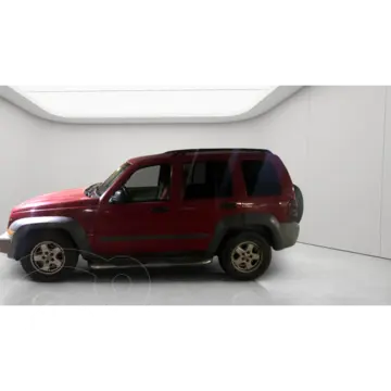 Jeep Liberty Sport 4X2 usado (2005) color Rojo precio $125,000