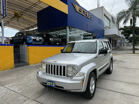 Jeep Liberty Sport 4x2 Piel usado (2013) color Plata precio $198,600