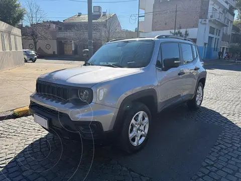 Jeep Renegade Sport usado (2024) color Gris precio $31.000.000