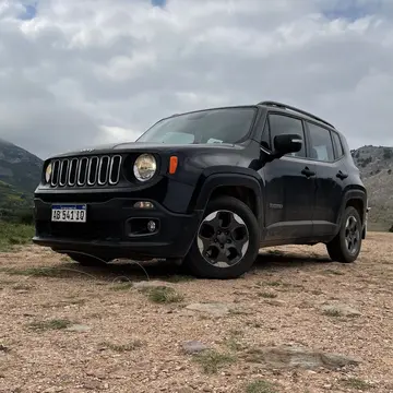 Jeep Renegade Sport Plus usado (2017) color Negro precio u$s15.000