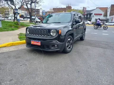 Jeep Renegade Sport Aut usado (2017) color Negro financiado en cuotas(anticipo u$s8.000)