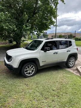 Jeep Renegade Sport Aut usado (2022) color Blanco precio u$s16.500