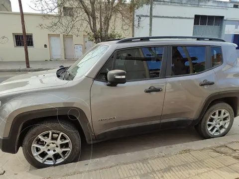 Jeep Renegade Sport usado (2021) color Gris precio $23.600.000