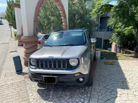 Jeep Renegade Latitude usado (2022) color Plata precio $374,800