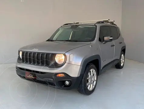 Jeep Renegade Sport usado (2022) color plateado precio $279,000
