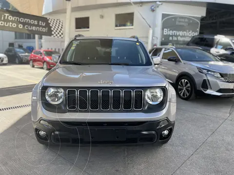 Jeep Renegade Latitude usado (2022) color Plata Hielo precio $300,000