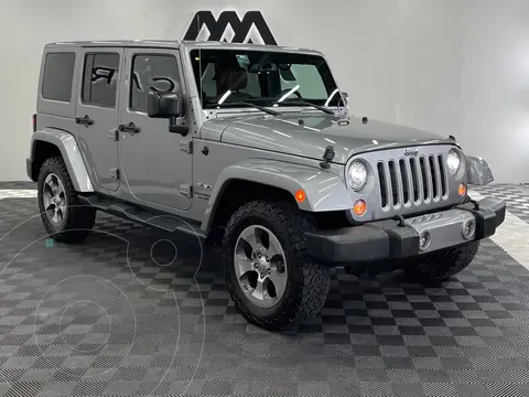 Jeep Wrangler Sahara 4x4 3.6L Aut usado (2017) color plateado precio $546,999