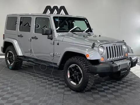Jeep Wrangler JK Sahara 4x4 3.6L Aut usado (2018) color plateado precio $572,999