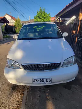Kia Carnival LS 2.5L usado (2002) color Blanco precio $4.000.000