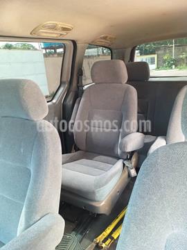 Kia Carnival GS Auto. usado (2002) color Gris precio BoF20.012.000