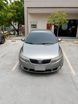 KIA Cerato Forte 1.6L Aut usado (2011) color Gris precio $33.500.000