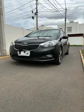 Kia Cerato Hatchback  SX 1.6L usado (2015) color Negro precio $7.500.000