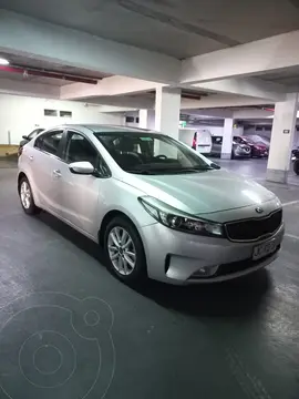 Kia Cerato 1.6L EX usado (2017) color Gris precio $10.600.000