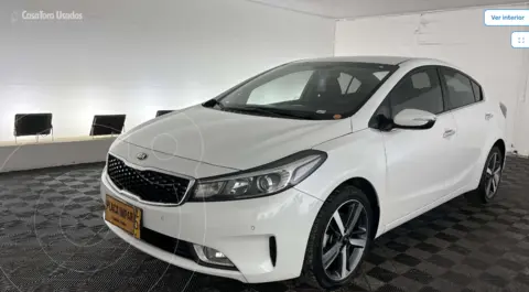 KIA Cerato Vibrant usado (2018) color Blanco financiado en cuotas(cuota inicial $6.400.000 cuotas desde $1.900.000)