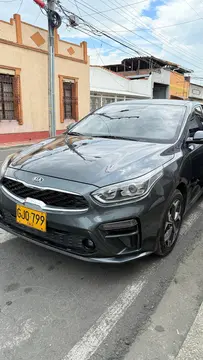 KIA Cerato Vibrant Aut usado (2019) color Gris precio $62.500.000