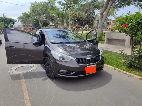 KIA Cerato 1.6 LX usado (2013) color Beige Arena precio u$s9,000