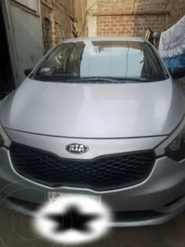 KIA Cerato 1.6 L usado (2015) color Plata precio u$s10,200