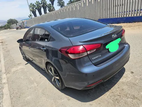 KIA Cerato 1.6L EX Plus usado (2017) color Azul Galaxia precio u$s13,800