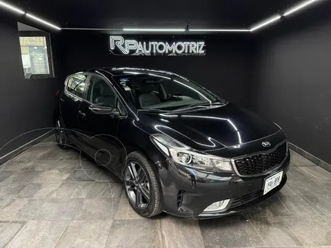Kia Forte Hatchback HB SX Aut usado (2017) color Negro financiado en mensualidades(enganche $41,000 mensualidades desde $5,500)