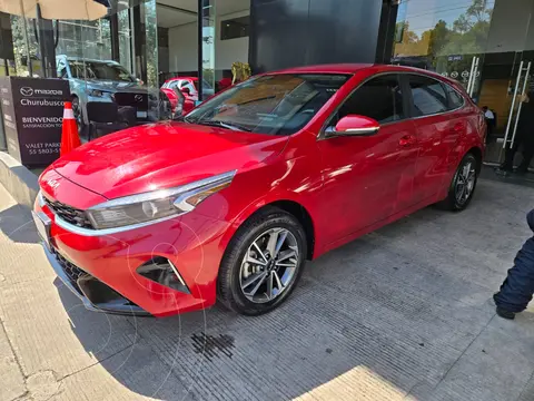 Kia Forte Hatchback 2.0L EX usado (2022) color Rojo precio $337,000