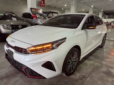 Kia Forte Hatchback 2.0L GT Line usado (2022) color Blanco precio $365,000
