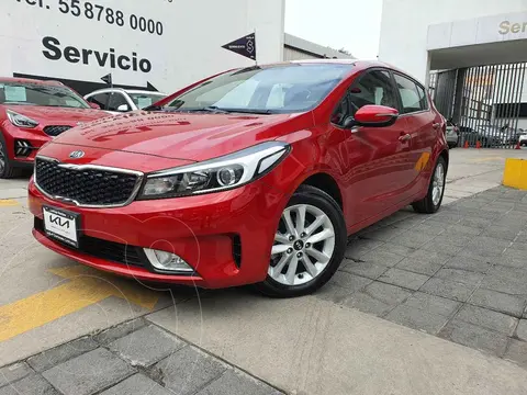 Kia Forte Hatchback HB EX usado (2017) color Rojo precio $218,800