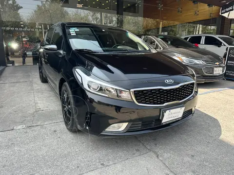 foto Kia Forte Hatchback HB EX usado (2018) color Negro precio $218,000