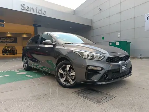 Kia Forte Hatchback 2.0L EX Aut usado (2021) color Gris precio $295,000