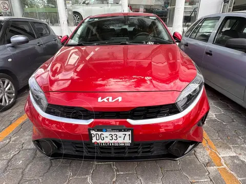 Kia Forte Hatchback 2.0L EX Aut usado (2022) color Rojo financiado en mensualidades(enganche $77,005 mensualidades desde $9,362)