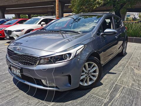 Kia Forte Hatchback HB EX usado (2018) color Gris Metalico precio $250,000