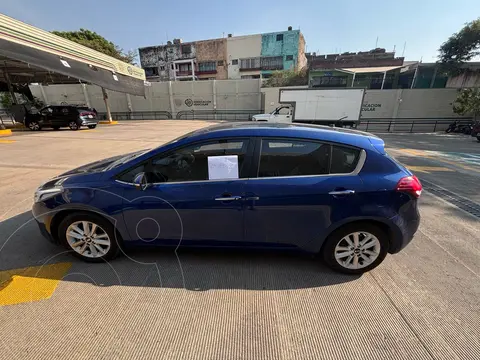 Kia Forte Hatchback HB EX Aut usado (2018) color Azul Celeste precio $200,000