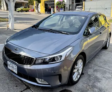 Kia Forte Hatchback HB EX usado (2017) color Gris Metalico precio $177,000
