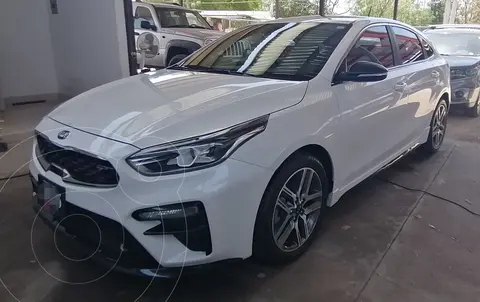 Kia Forte Hatchback HB GT usado (2019) color Blanco Perla precio $290,000