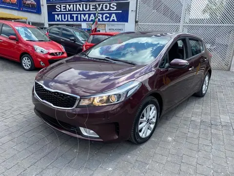 Kia Forte Hatchback HB EX usado (2018) color Azul financiado en mensualidades(enganche $28,500)