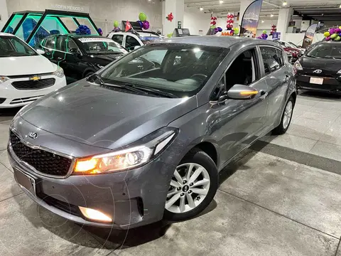 Kia Forte Hatchback HB EX Aut usado (2018) color Azul financiado en mensualidades(enganche $65,400 mensualidades desde $5,003)