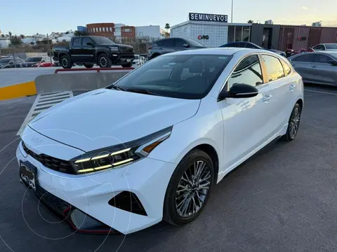 Kia Forte Hatchback 2.0L GT Line Aut usado (2022) color Blanco precio $366,000