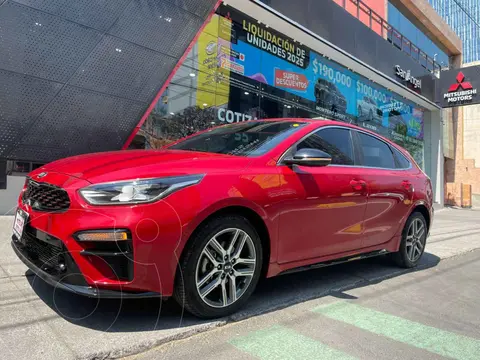 Kia Forte Hatchback 2.0L EX GT Line Aut usado (2021) color Rojo precio $299,000